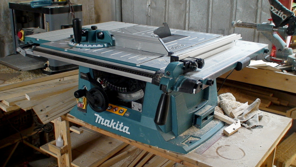 MÁY CƯA BÀN Makita  MLT100 (255MM)