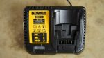 Sạc nhanh Dewalt DCB115 Sạc cho máy pin 10.8V - 18V