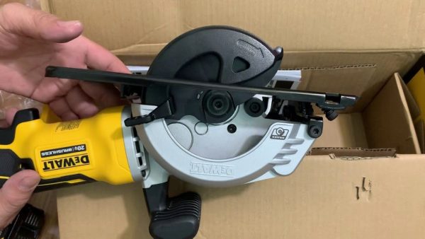 Máy Cưa Đĩa Dùng Pin Li-ion 20V Dewalt DCS571N-KR  (không kèm pin sạc)