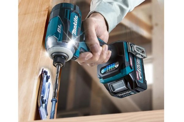 MÁY BẮT VÍT DÙNG PIN Makita TD003GZ (BL)(40V MAX) (không kèm pin sạc)