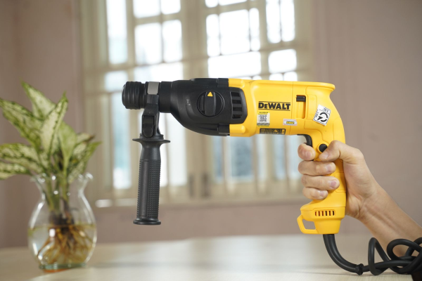 Máy Khoan Bê Tông Dewalt D25033K