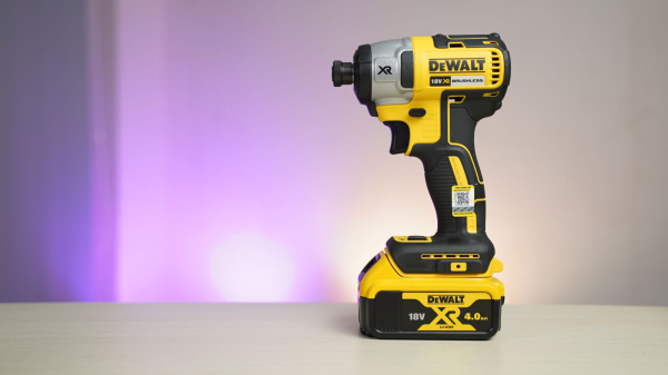 Máy Vặn Vít Cầm Tay 18V Dewalt DCF887M2 (Kèm 02 Pin 4.0 + Sạc)