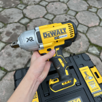 Máy Vặn Vít Bulong Động Lực Dùng Pin Dewalt DCF897  (không kèm pin sạc)