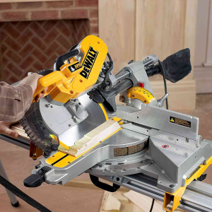 Máy Cắt Nhôm Dewalt DWS780