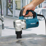 Máy cắt tôn 3.2mm Makita JN3201 710W