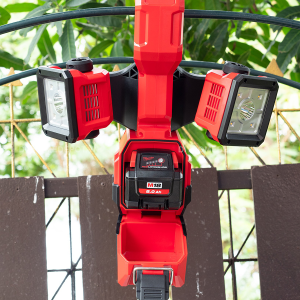 Đèn LED đôi đa hướng Milwaukee M18 UBL-0