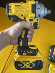 Máy Siết Bulong Cầm Tay Dewalt DCF892P2 (Kèm 02 Pin 5.0 + Sạc)