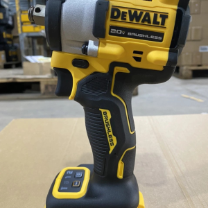 Máy Siết Bulong Cầm Tay Dewalt DCF921M2 (Kèm 02 Pin 4.0 + Sạc)